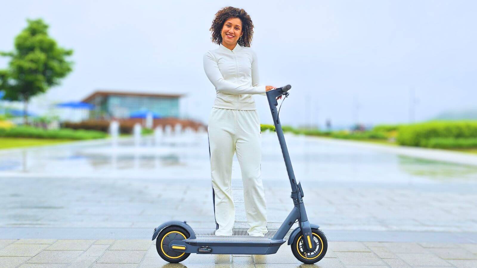 Charger la vidéo : trottinette électrique lévis